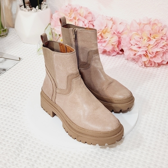 LUCKY Brand Eabile Chelsie Lug Sole Booties Size 6M - Picture 7 of 11